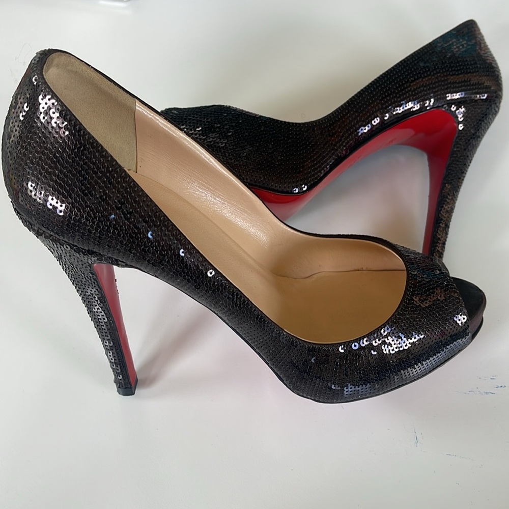 Christian Louboutin pumps size 38 or 7.5 medium width